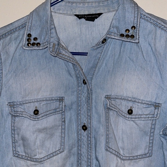 🌹Rock & Republic Denim Button-Up Shirt - Picture 2 of 7